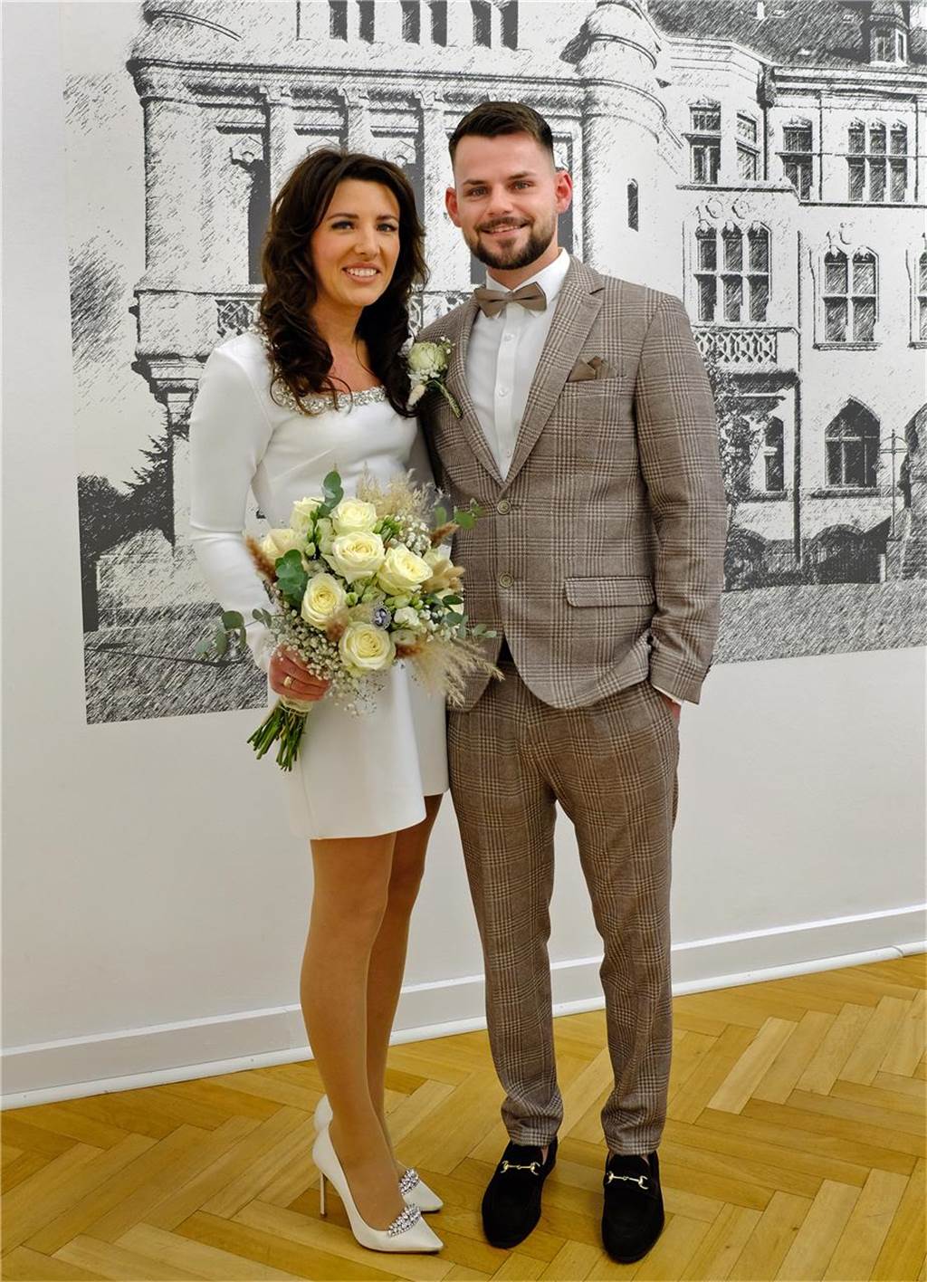 Vivien und Lukas heiraten: Mit dem zweiten Ring hat es geklappt Die Eheleute Vivien Jesih und Lukas Badorrek nach ihrer Trauung im Standesamt in Recklinghausen