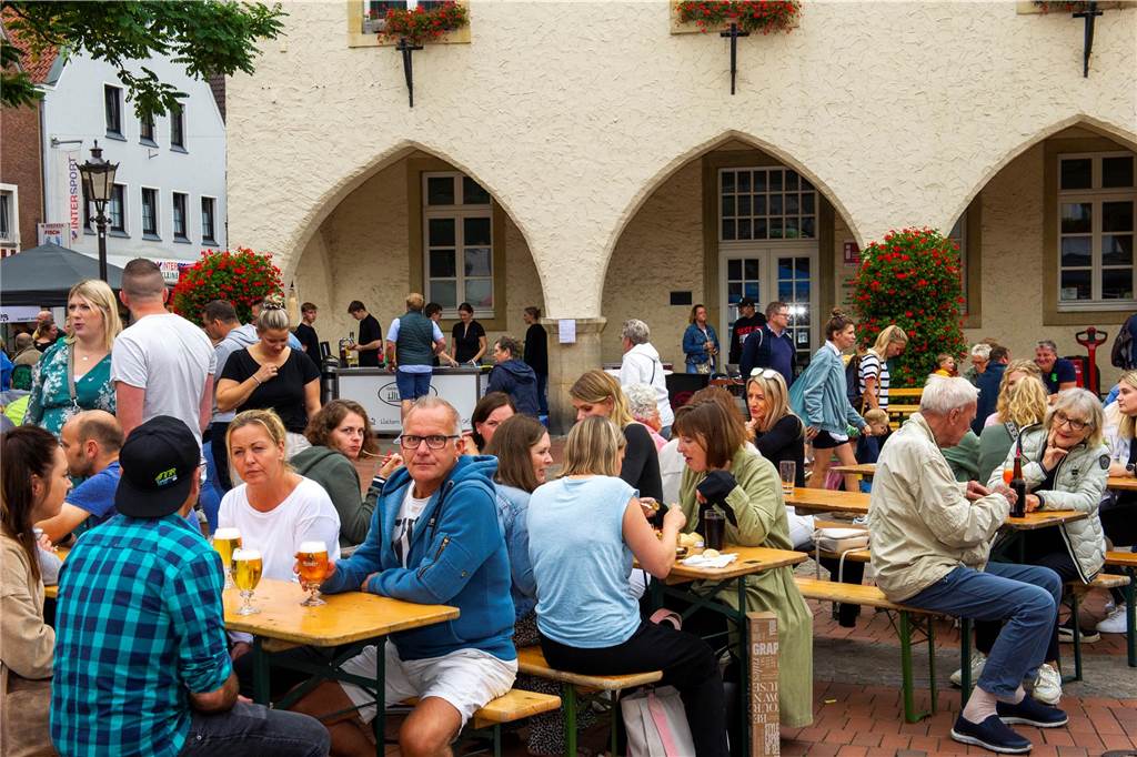 An jedem dritten Donnerstag im Frühling und im Sommer wird in Haltern am See auf dem Marktplatz der Feierabend gefeiert.