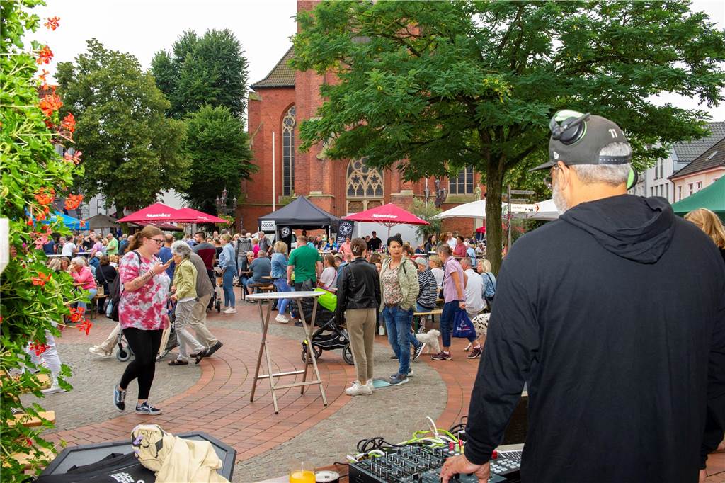 An jedem dritten Donnerstag im Frühling und im Sommer wird in Haltern am See auf dem Marktplatz der Feierabend gefeiert.