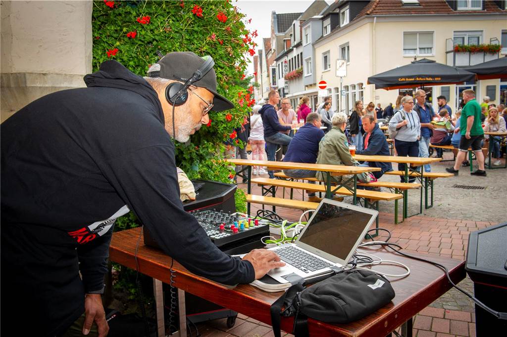 An jedem dritten Donnerstag im Frühling und im Sommer wird in Haltern am See auf dem Marktplatz der Feierabend gefeiert.