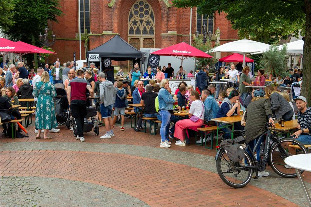 An jedem dritten Donnerstag im Frühling und im Sommer wird in Haltern am See auf dem Marktplatz der Feierabend gefeiert.