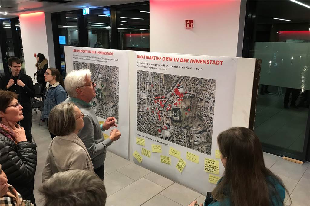 Unattraktive Orte: Beim Marienplatz sehen die Ahauser rot An mehreren Stellwänden wurden die Workshop-Teilnehmer zu ihrer Meinung über die Innenstadt befragt.