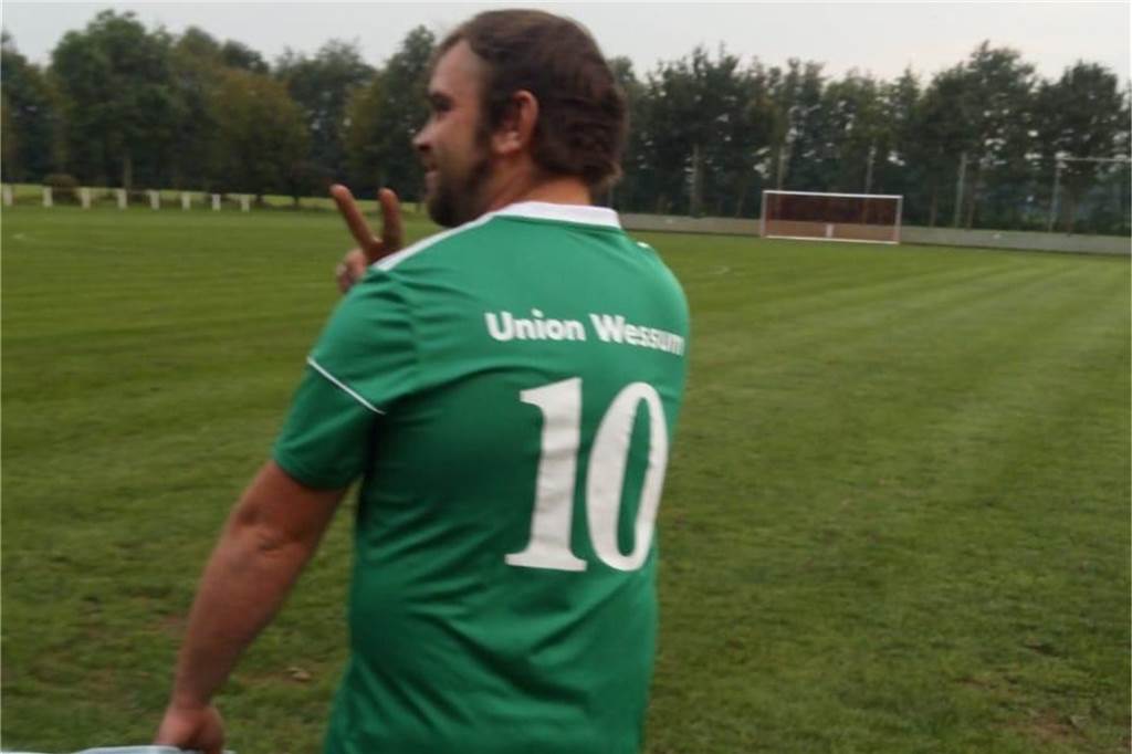 Wessumer Kreisliga-Tagebuch enthüllt: „34, leidensfähig, kein Mehrwert“ An Michael "Többert" Terbeck lag es sicher nicht, dass die Generalprobe gegen Graes mit 0:6 in den Sand gesetzt wurde.