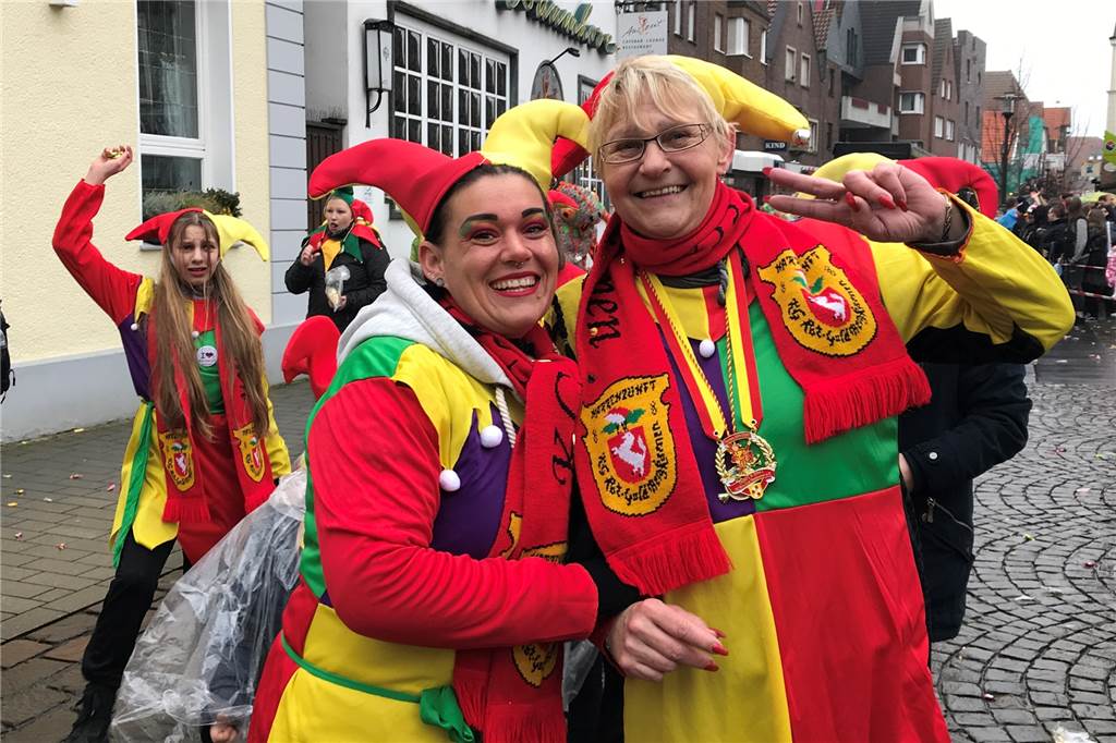 Kreisel-Kritik, Mauer-Motze, Drei-Mann-Duell: Der Werner Jahresrückblick (Teil 1) An Rosenmontag feierten die Werner ausgelassen in der Innenstadt.