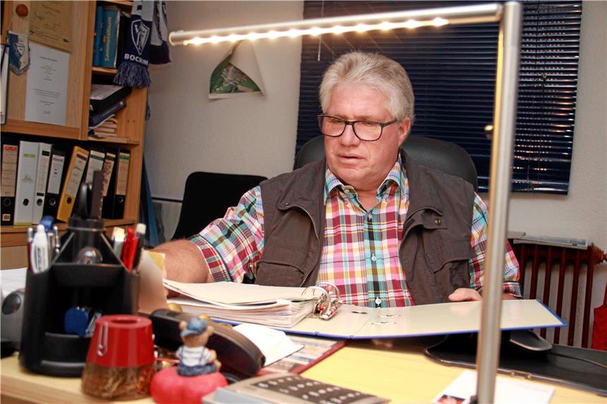 Darum arbeitet ein Castrop-Rauxeler als Schlichter An seinem Schreibtisch hat Schiedsmann Hans-Jürgen Noll schon so manchen Streit beigelegt – und den Bürgern, die ihn aufsuchen, teure Gerichtskosten erspart.