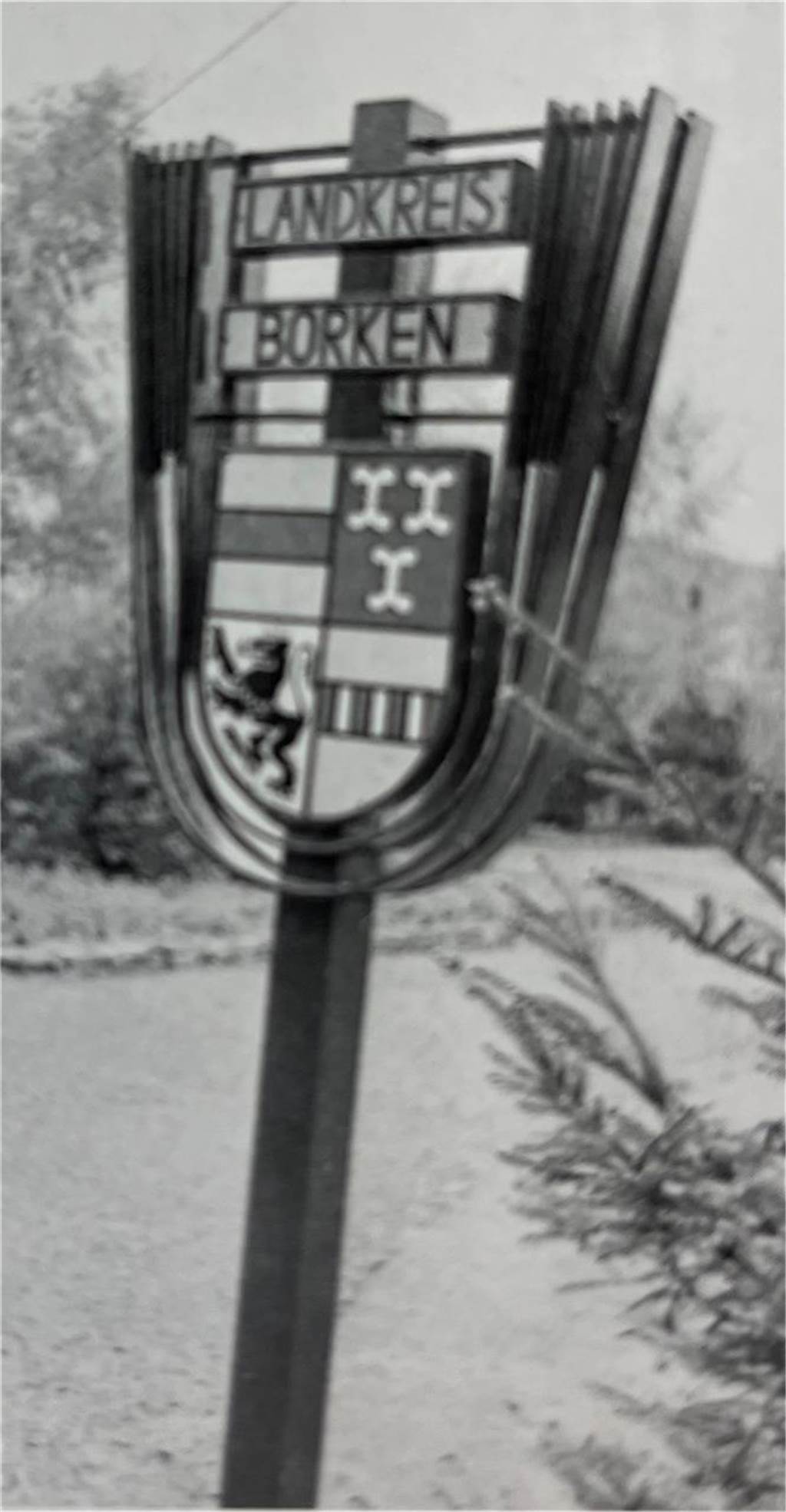 Schermbecker entdeckte Modell für Wappen-Schilder in Raesfeld Ein von Hermann Kunkler gestaltetes Schild