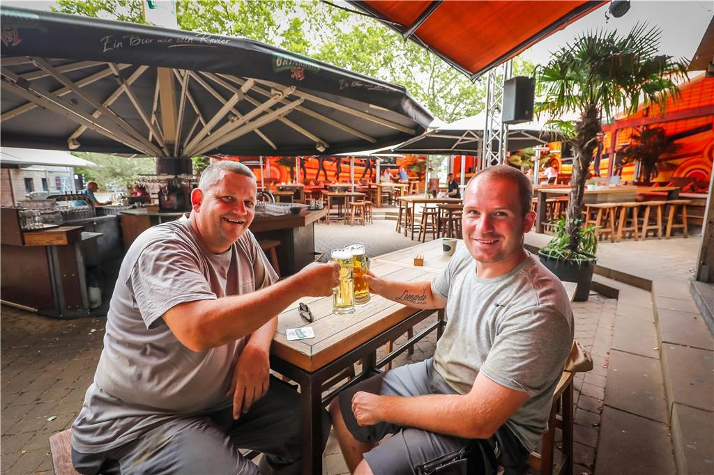 Das sind die schönsten Biergärten in Dortmund – Übersicht, Check und Karte An Spieltagen tanzen und feiern sich hier über 1000 BVB-Fans warm fürs Stadion, unter der Woche ist das Strobels ein Ort für ein entspanntes Pils.