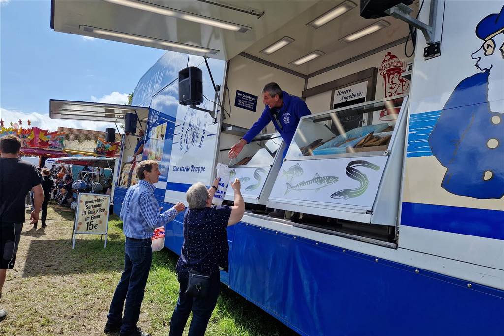 Marktgetümmel und Kleintierbörse: Das sind die Fotos vom Düstermühlenmarkt am Sonntag An Tag zwei vom Düstermühlenmarkt in Legden fand die Agrar- und Wirtschaftsschau und der Kleintiermarkt statt. Außerdem konnten sie die Besucher auf verschiedene Fahrgeschäfte und dem Duell der Marktschreier freuen.