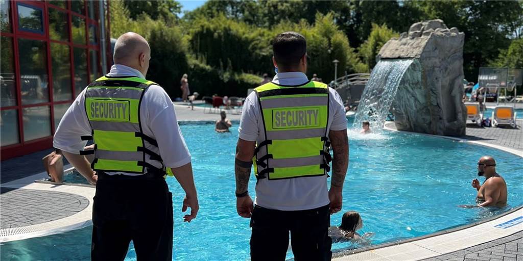 Besucheransturm: Atlantis Dorsten holt sich Verstärkung an den Beckenrand Security im Freizeitbad Atlantis in Dorsten