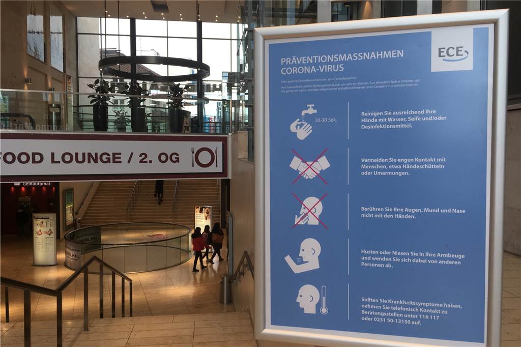 Drastische Maßnahmen gegen Coronavirus - Kulturleben kommt fast komplett zum Erliegen An vielen Stellen, wie hier in der Thier-Galerie, wird auf Schutzmaßnahmen gegen die Ausbreitung des Coronavirus' aufmerksam gemacht.
