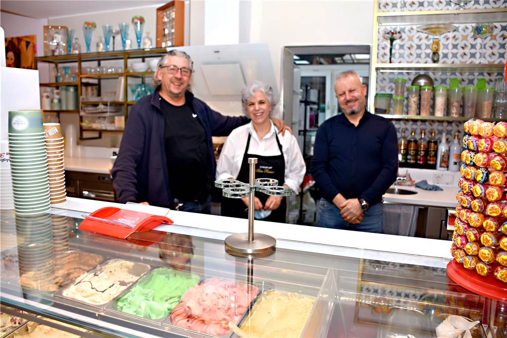 Donato Masella (55) gibt das Schlosscafé schweren Herzens in neue Hände Anabela und Donato Masella (l.) haben mit ihrer Familie gemeinsam das Schlosscafé geführt. Nun übernimmt Joao Borges. Für die Gäste soll sich kaum etwas ändern. Auch fünf Mitarbeiter werden weiter beschäftigt.