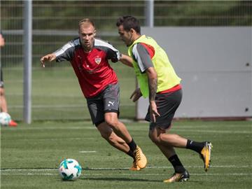 Anastasios Donis (r) fällt fünf bis sechs Wochen lang aus. Foto: Marijan Murat