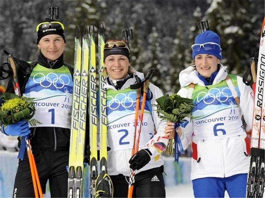 Neuner stürmt zu Gold: «Das ist der Wahnsinn» Anastazia Kuzmina, Magdalena Neuner und Marie Laure Brunet (l-r) strahlen um die Wette.