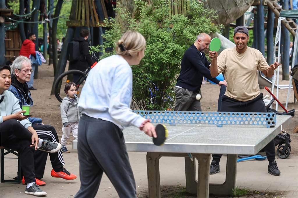 Andere nutzten die Tischtennisplatten im Westpark.