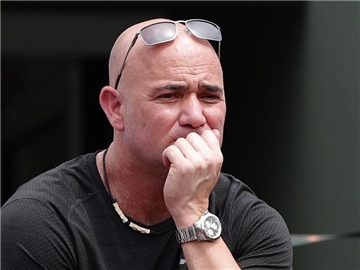 Andre Agassi ist wieder im Trainerteam von Novak Djokovic. Foto: Christophe Ena