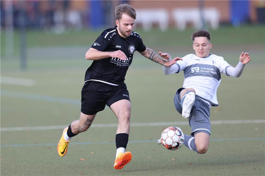 Kein Selbstläufer: VfL Kamen fährt mit viel Respekt nach Kemminghausen Andre Born (l.) fehlt dem VfL Kamen für fünf Spiele.
