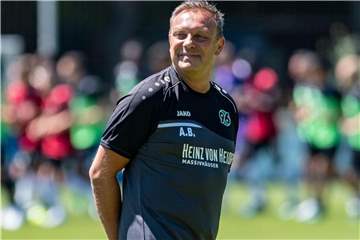 André Breitenreiter soll seinen Vertrag bei Hannover 96 verlängern. Foto: Peter Steffen