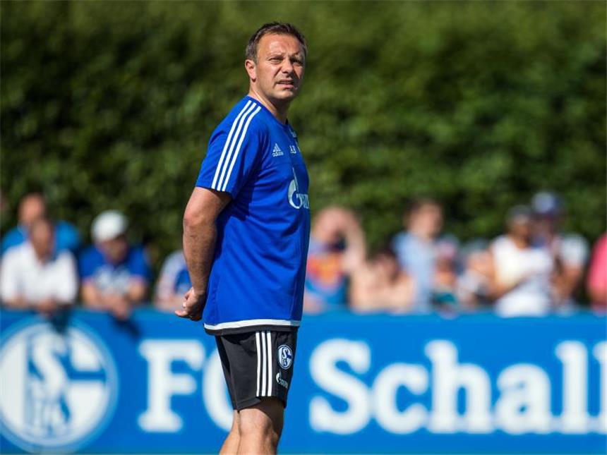 André Breitenreiters Wunsch wurde erfüllt André Breitenreiter will sein Team in Orlando auf die Rückrunde vorbereiten. Foto: Bernd Thissen