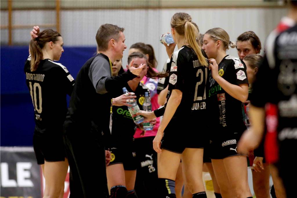 Nach NRW-Lockerungen: BVB macht der HBF ein Angebot für das Final4 André Fuhr und die BVB-Handball-Frauen dürfen wieder in die Halle Wellinghofen.