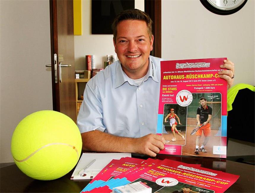 OTC Union richtet letzte Meisterschaften aus André Grünke, Vorsitzender des OTC Lünen und Turnierchef der 14. Offenen Westfälischen Nachwuchs-Meisterschaften um den 21. Autohaus-Rüschkamp-Cup, präsentiert das Turnierplakat.