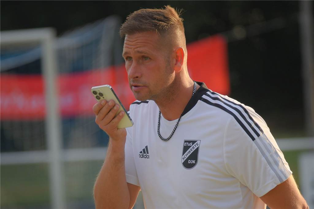 Spielabsage, um dem VfL Schwerte eins auszuwischen? „Das ist totaler Schwachsinn!“ André Haberschuss, Trainer des ETuS/DJK Schwerte.