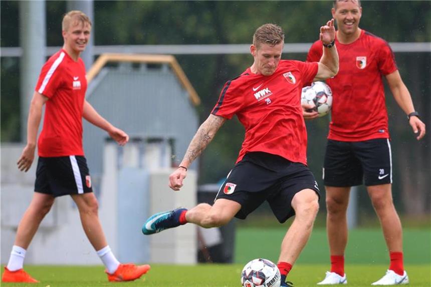 FC Augsburg setzt wieder auf André Hahn André Hahn legt sich beim Training des FC Augsburg mächtig ins Zeug. Foto: Karl-Josef Hildenbrand
