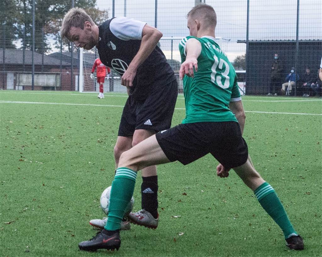 Vom B-Ligisten zum Bezirksliga-Stammspieler: „Damit hatte ich nicht gerechnet“ Andre Kleine Kappenberg (l.) hat sich in der Bezirksliga-Startelf des SV Lippramsdorf festgespielt.