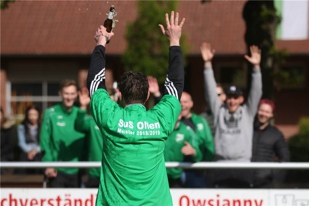Torwart André Milewzyk hört am Saisonende auf - SuS Olfen sucht eine neue Nummer eins André Milewzyk feierte 2019 die Bezirksliga-Rückkehr mit den Fans.