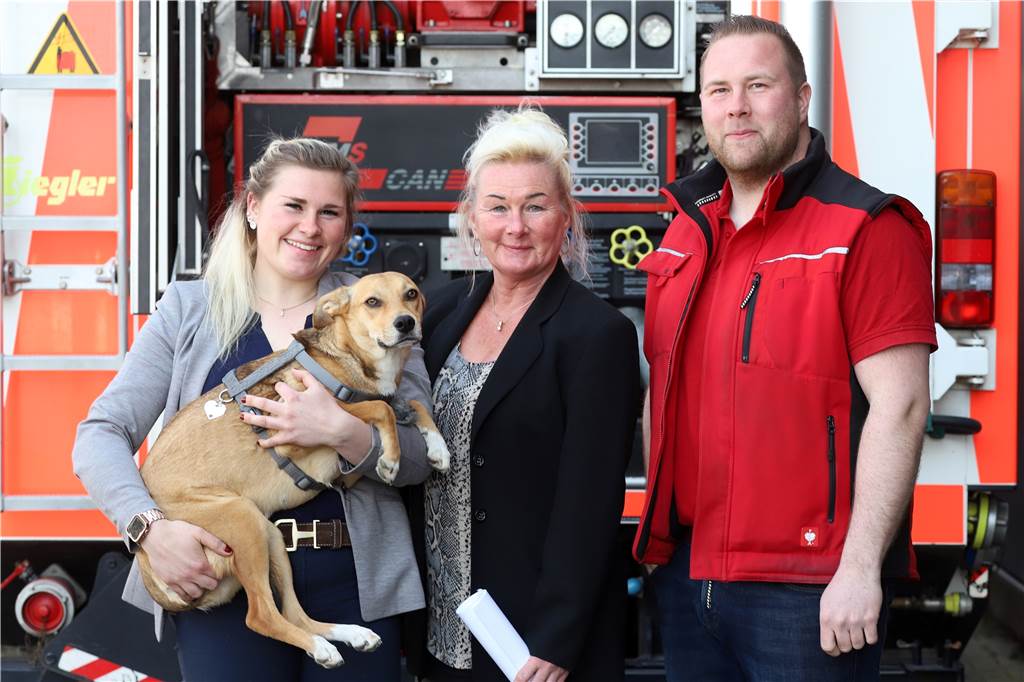 Firma Rotte zieht um: Feuerwehr-Technik ist bald „made in Olfen“ André Rotte führt heute mit seiner Mutter Petra das Familienunternehmen. Tochter Alina unterstützt im Büro. Gründer ist Vater Willi Rotte.
