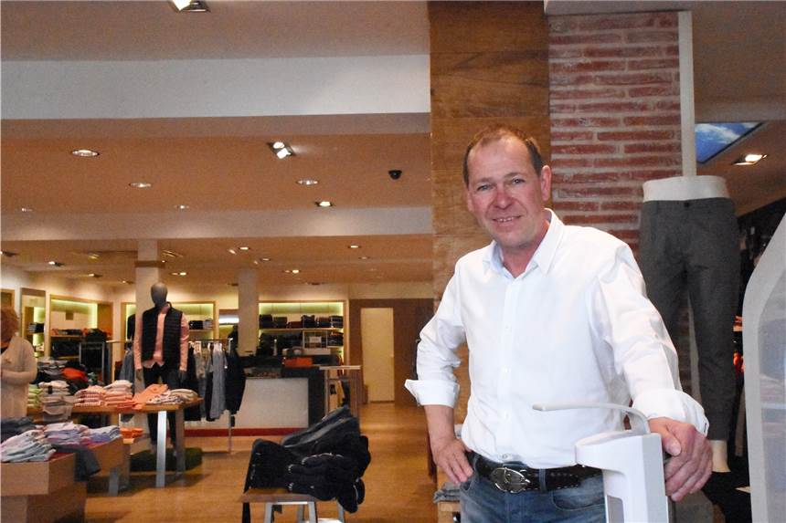 Andre Schroer, Niederlassungsleiter von Profil Menswear in Ahaus, sorgt sich zum den Einzelhandel. Er befürchtet harte Restriktionen durch die sogenannte Bundes-Notbremse.