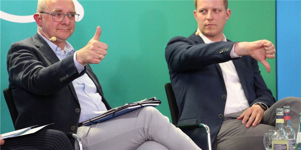 Stürmische Diskussion: Landtagskandidaten streiten über Windkraft, Wohnen und ÖPNV André Stinka (l., SPD) und Henning Höne (FDP) waren nicht immer einer Meinung.