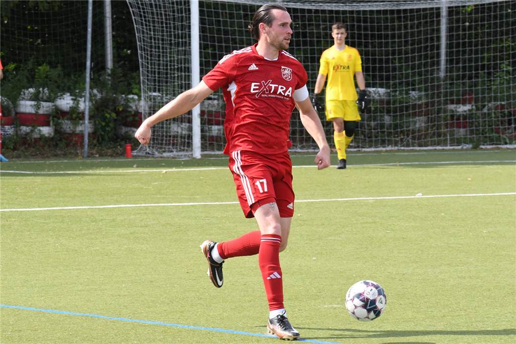 André Witt führt den Ball.