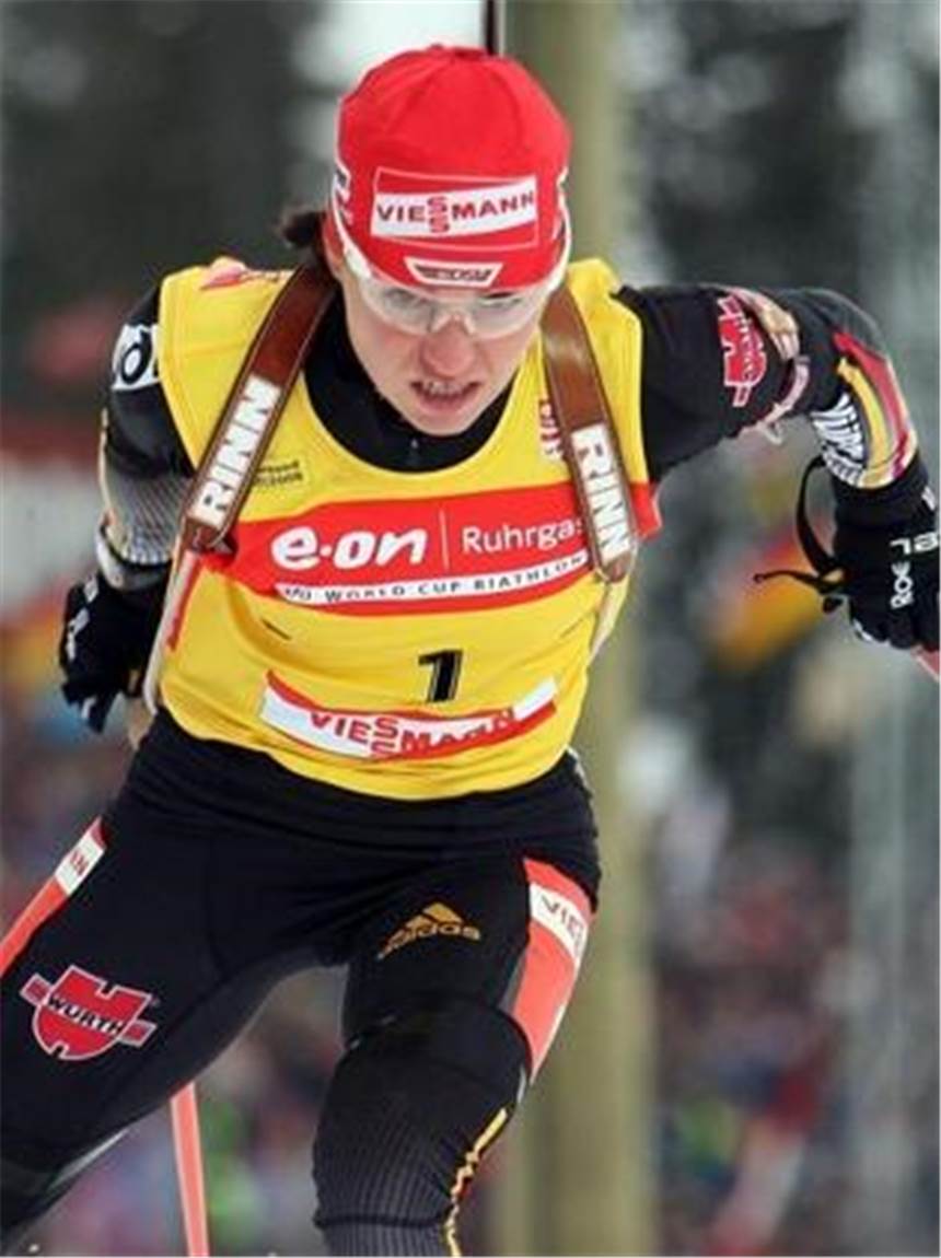 Andrea Henkel neue Biathlon-Königin Andrea Henkel läuft ihrem zweiten Sieg entgegen.