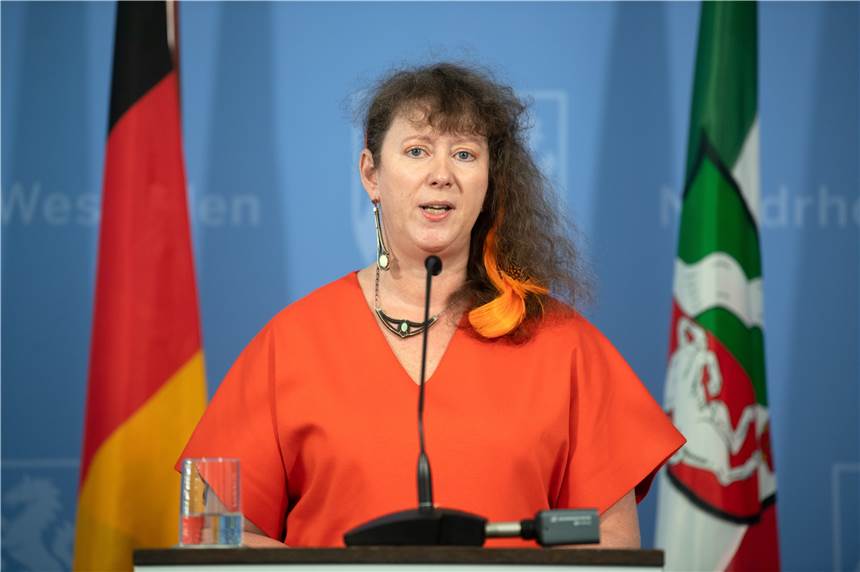 NRW erklärt Sport-Lockerungen: Wir berichten live von der Pressekonferenz Andrea Milz (CDU), Staatssekretärin für Sport und Ehrenamt, äußert sich zu den Lockerungen im Sport.