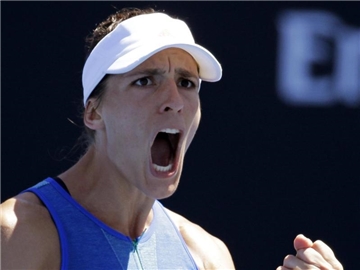 Andrea Petkovic steht nach dem Sieg über Irina-Camelia Begu in St. Petersburg im Achtelfinale. Foto: Aaron Favila
