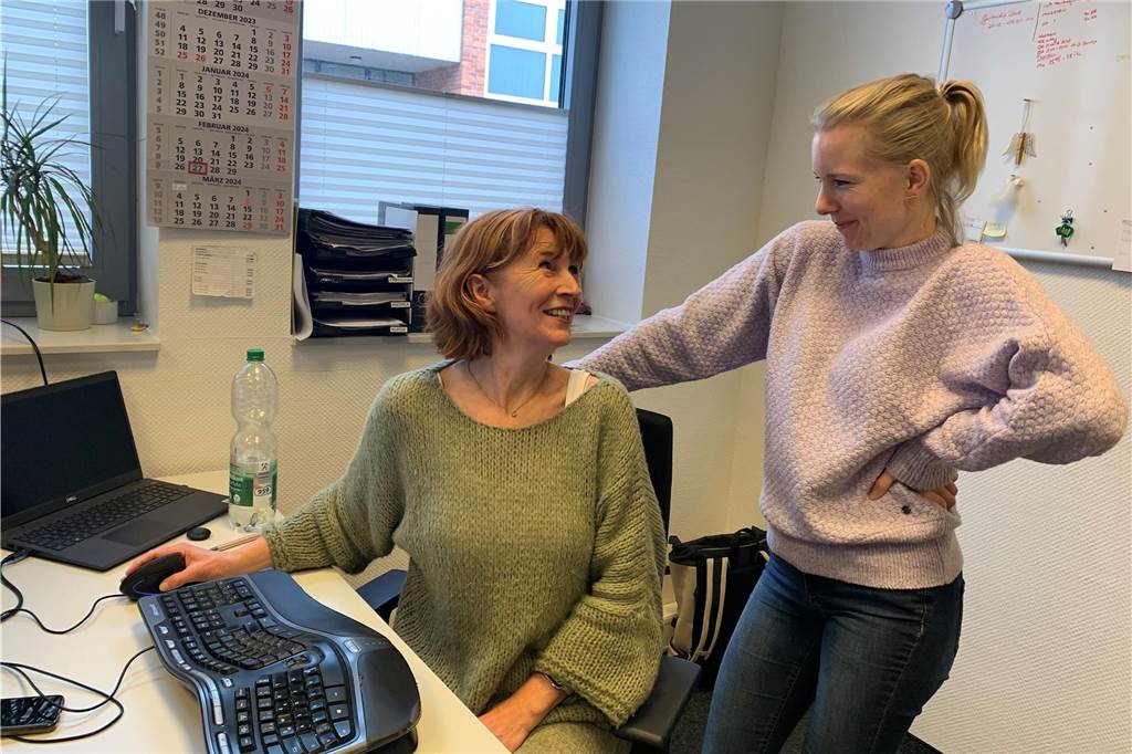 In der Elternschule können Mütter, Väter und Großeltern viel lernen Andrea Urbanski und Meike Göbeler