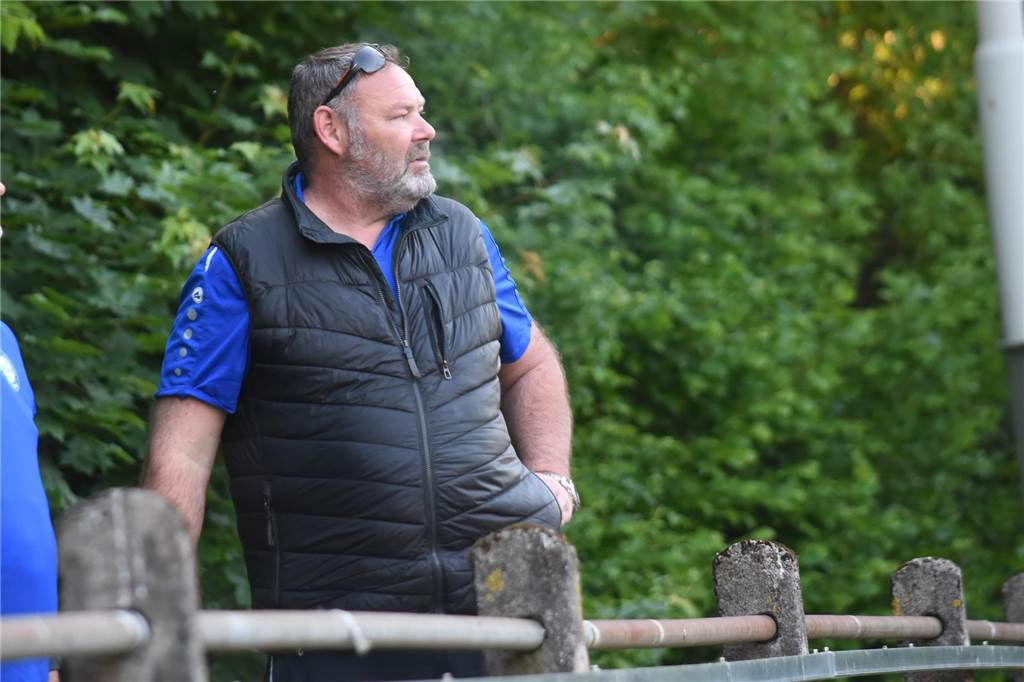 VfL Kamen trennt sich schon wieder von René Johannes Andreas Conradi verfolgt ein Fußballspiel.