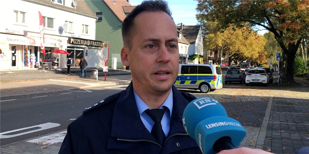 Tödlicher Polizeieinsatz in Dortmund: Das ist der Stand der Ermittlungen Andreas Lesch von der Polizei Recklinghausen hat im Interview über erste Erkenntnisse nach dem Polizeieinsatz an der Wittener Straße in Dortmund gesprochen.