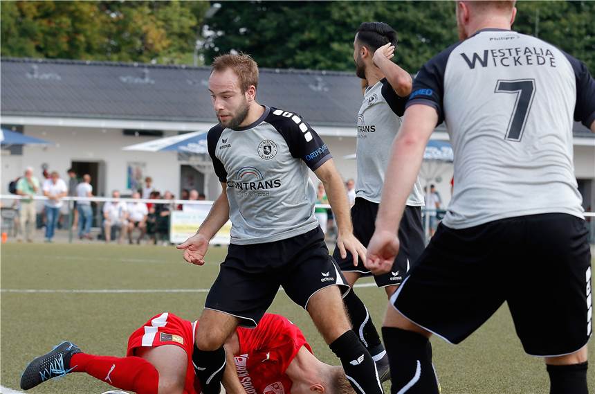 Drei Test-Derbys am Dienstag: Wickede dreht 0:3-Rückstand, Hassani angefressen, Risse zufrieden Andreas Lüder erzielte den Ausgleich gegen Kirchhörde.