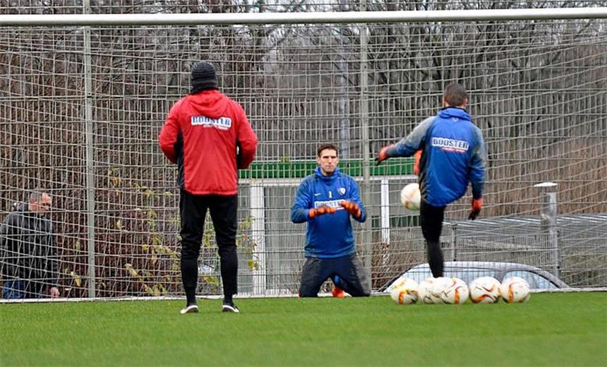Torhüter Andreas Luthe erhält neue Chance Andreas Luthe während des Trainingsauftakts beim VfL Bochum.