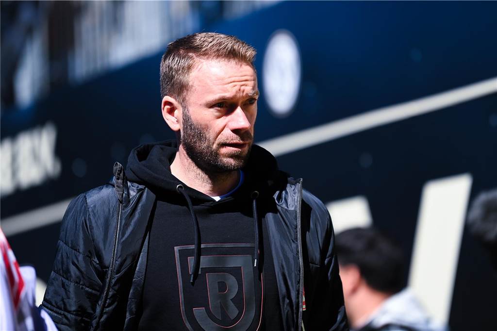 Fußball: 2. Bundesliga, SV Elversberg - Jahn Regensburg, 28. Spieltag, Ursapharm-Arena Spiesen-Elversberg. Trainer Andreas Patz (Jahn Regensburg) vor dem Spiel. +++ dpa-Bildfunk +++