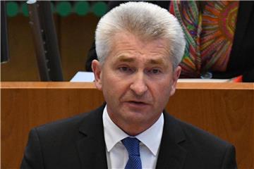 Andreas Pinkwart (FDP) Wirtschaftsminister des Landes Nordrhein-Westfalen, spricht im Landtag. Foto: Henning Kaiser/Archiv