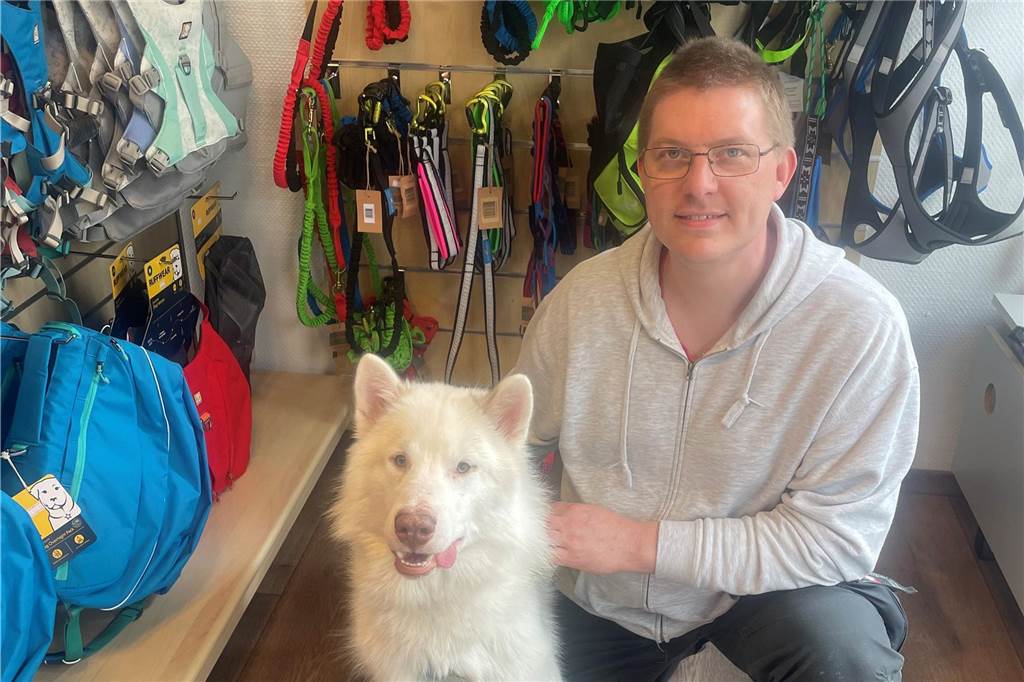 Spendenbox der Werner Tiertafel muss aus dem Kaufpark verschwinden Andreas Rohn mit seinem Hund