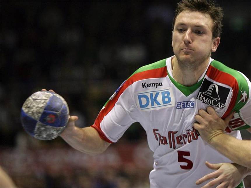 SC Magdeburg gewinnt gegen Ljubuski mit 48:24 Andreas Rojewski war mit neun Toren bester Magdeburger. Foto: Jens Wolf