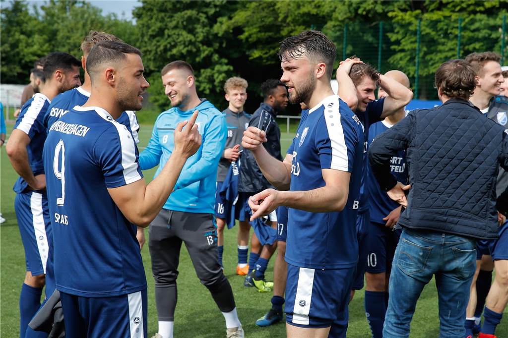 Nach Bövinghausen-Transfer: Holzwickeder SC verpflichtet Stürmer, der in Dortmund wohnt Andreas Spais (l.) stieg vor zweieinhalb Jahren nach einem 1:1 gegen den BSV Schüren mit dem RSV Meinerzhagen in die Oberliga auf.