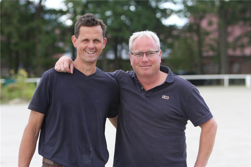 RV St. Georg Werne lädt zum Sommerturnier Andreas Trouvain (r.), Vorsitzender des RFV St. Georg Werne, lädt auf den Hof Schwert, hier Stephan Schwert an seiner Seite, ein für das Sommerturnier des Reitvereins.