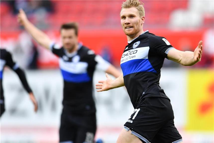 Kaiserslautern wieder wie ein Absteiger: 0:2 gegen Bielefeld Andreas Voglsammer erzielte in Kaiserslautern das 1:0 für Arminia Bielefeld. Foto: Uwe Anspach