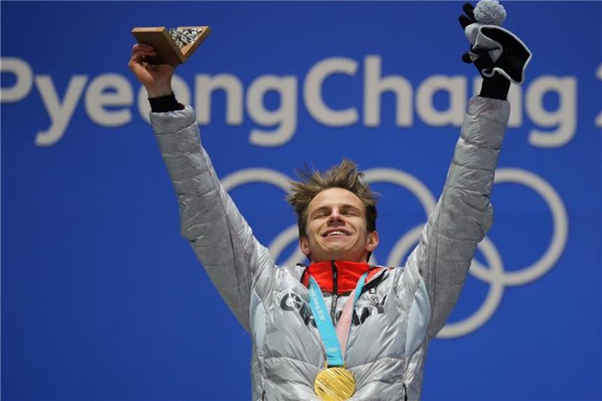 Überraschungen und olympischer Glanz Andreas Wellinger holte in Pyeongchang überraschend Gold im Einzel. Foto: Michael Kappeler