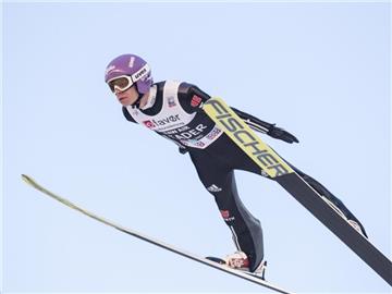 Andreas Wellinger wurde beim Sommer-Grand-Prix-Finale in Klingenthal Zweiter hinter Gesamtsieger Kubacki. Foto: Terje Bendiksby/NTB scanpix