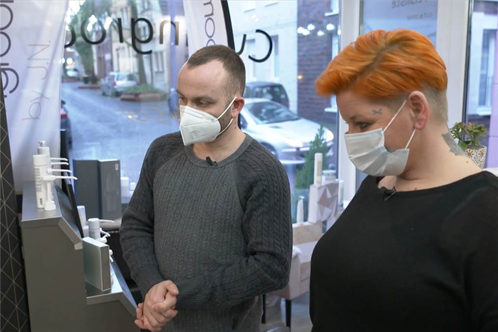 Friseurin aus Werne im Fernsehen: RTL-Salon-Coach unterstützt Judith Nickel Andreas Wendt gibt Judith Nickel in der Corona-Krise hilfreiche Tipps für ihren Friseur-Salon.